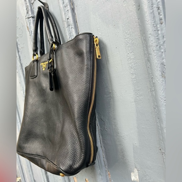 Prada Vitello Daino Zippy Shopping Bag Nero, 17.5” x 13.5” x 6” - Picture 6 of 16